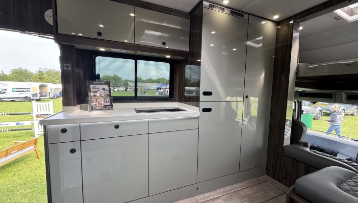 12 tonne horsebox luxury kitchen