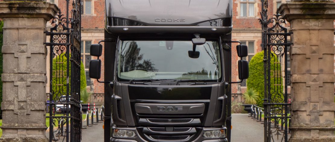 7.5 tonne horsebox front exterior