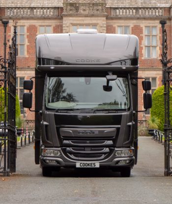 7.5 tonne horsebox front exterior