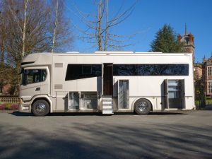 18 tonne horsebox side exterior