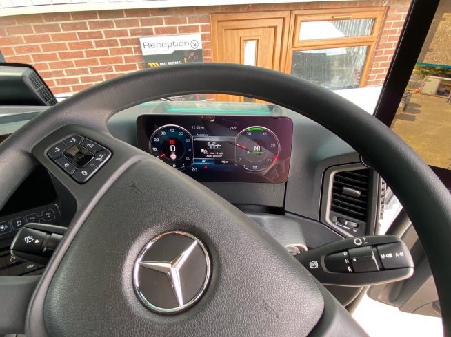 *** IN STOCK *** 26t Merc Actros 2546