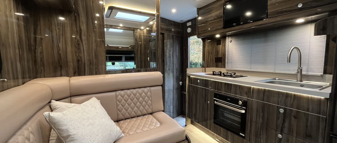 7.5 tonne horsebox platinum s living space