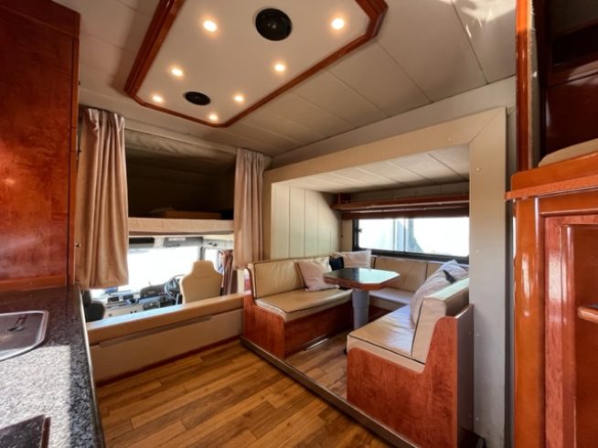 26T AKX (STEPHEX) MAN TGX 26-360 AUTO – 7 STALL HORSEBOX