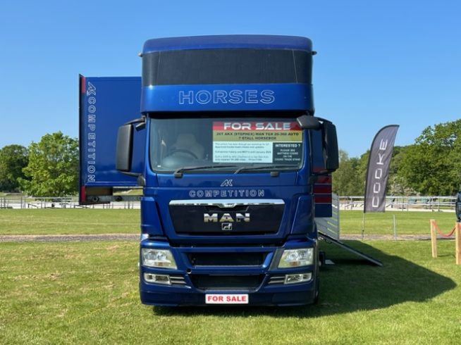 26T AKX (STEPHEX) MAN TGX 26-360 AUTO – 7 STALL HORSEBOX