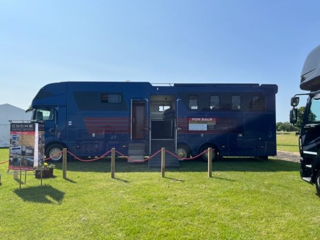 26T AKX (STEPHEX) MAN TGX 26-360 AUTO – 7 STALL HORSEBOX