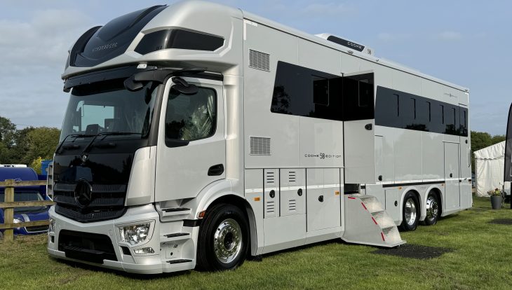 Silver HGV horsebox - 26 tonne