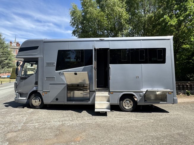 7.5t Cooke Premier Luxury Horsebox