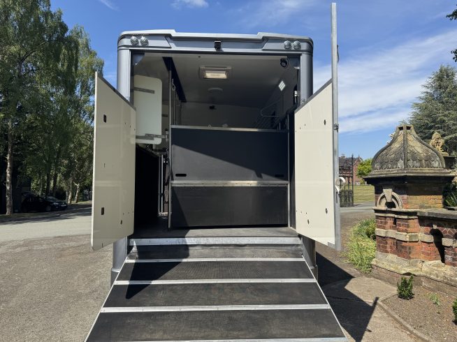 7.5t Cooke Premier Luxury Horsebox