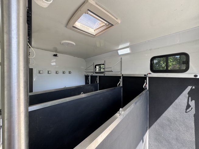 7.5t Cooke Premier Luxury Horsebox