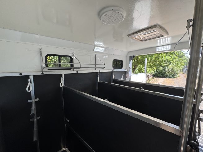 7.5t Cooke Premier Luxury Horsebox