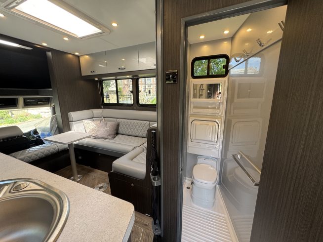 7.5t Cooke Premier Luxury Horsebox