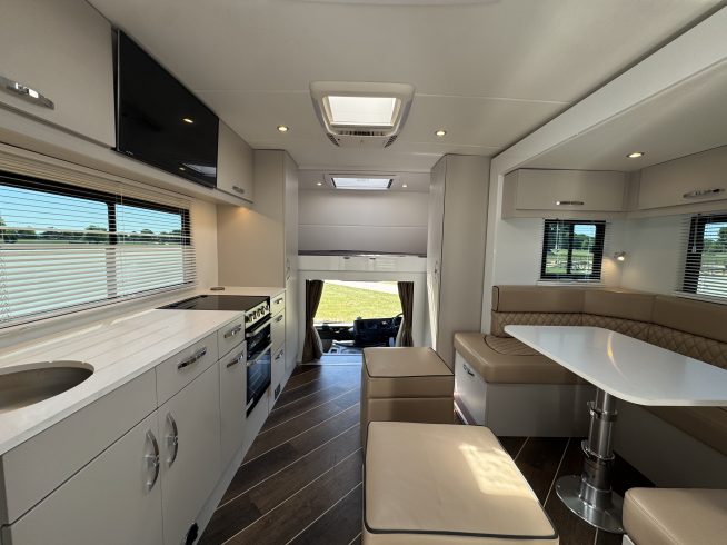 18t Empire Ultimate 5 Horsebox – Scania P320 Auto