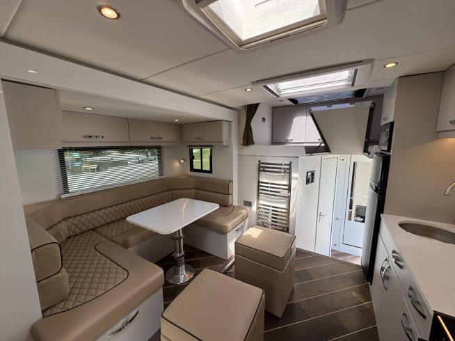 18t Empire Ultimate 5 Horsebox – Scania P320 Auto