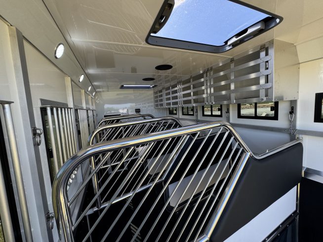 18t Empire Ultimate 5 Horsebox – Scania P320 Auto