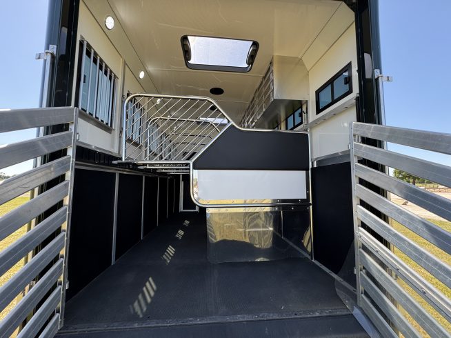 18t Empire Ultimate 5 Horsebox – Scania P320 Auto