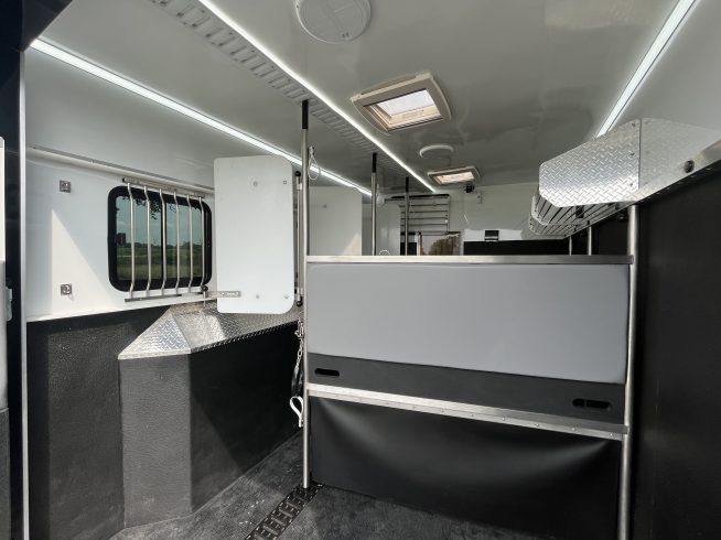 14 TONNE BESPOKE HORSEBOX FOR SALE – MADE TO ORDER