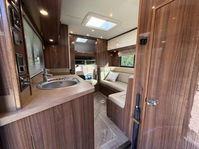 7.5t Cooke Premier Luxury Horsebox
