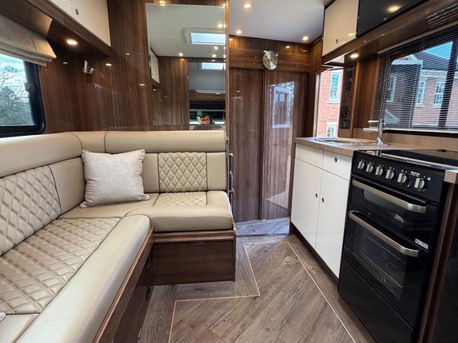 7.5t Cooke Premier Luxury Horsebox