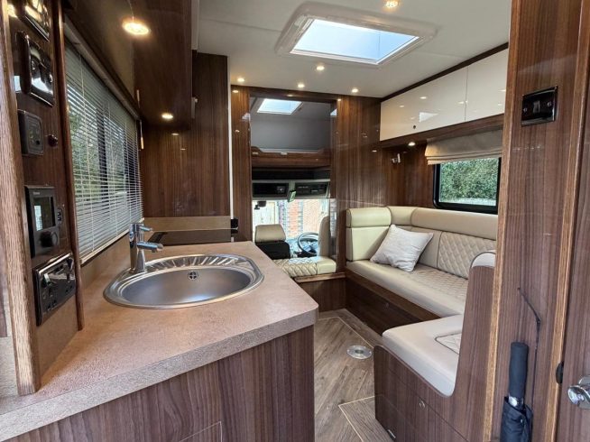7.5t Cooke Premier Luxury Horsebox