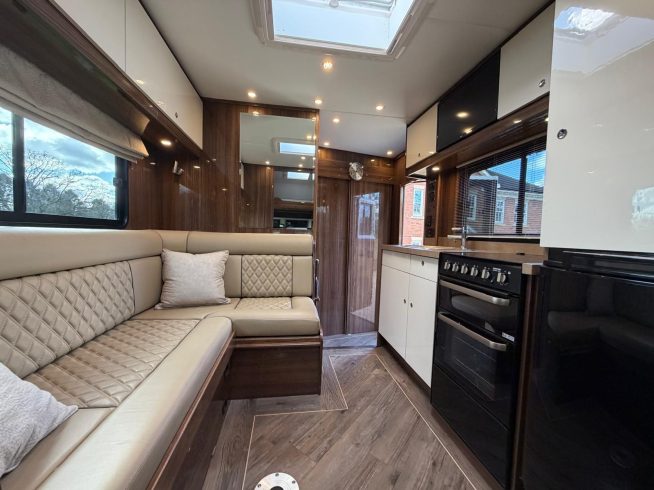 7.5t Cooke Premier Luxury Horsebox