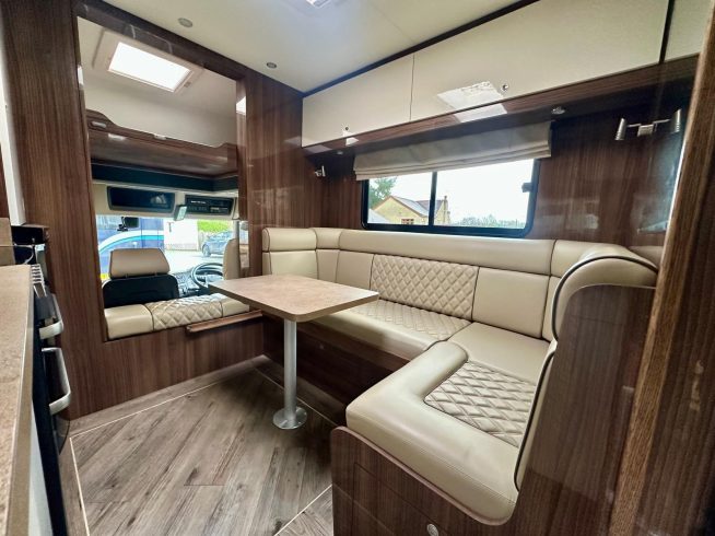 7.5t Cooke Premier Luxury Horsebox