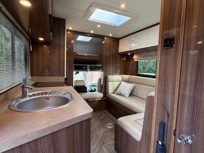 7.5t Cooke Premier Luxury Horsebox