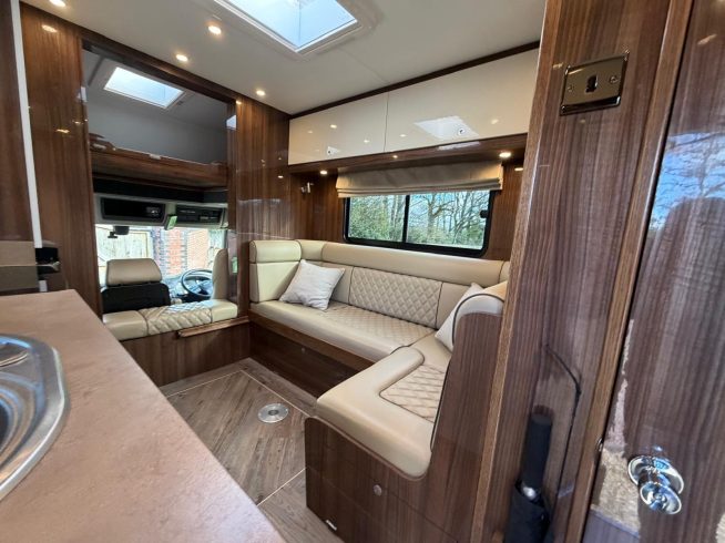 7.5t Cooke Premier Luxury Horsebox