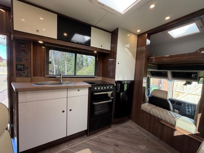 7.5t Cooke Premier Luxury Horsebox