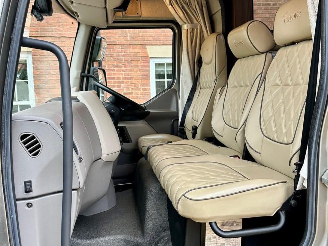 7.5t Cooke Premier Luxury Horsebox