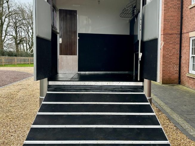 7.5t Cooke Premier Luxury Horsebox