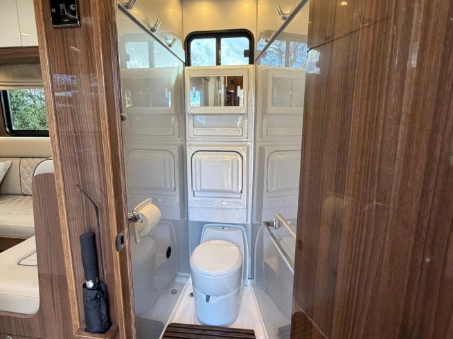 7.5t Cooke Premier Luxury Horsebox